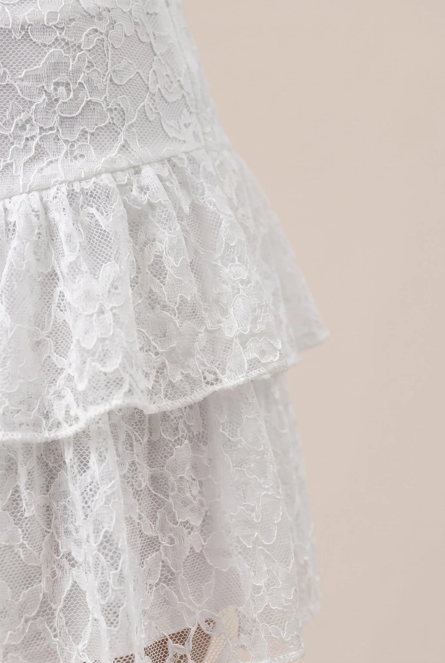 Frivena | Verspielter Weißer Skort Mit Volants
