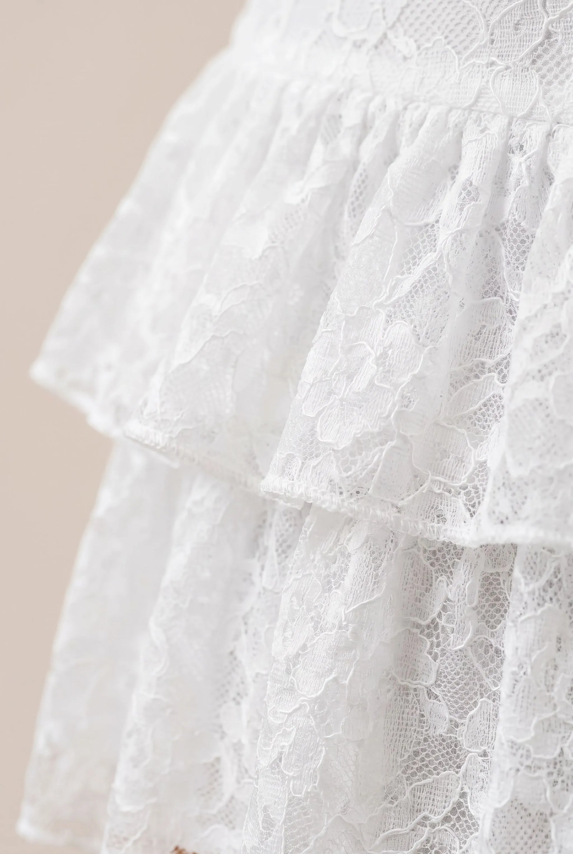 Frivena | Verspielter Weißer Skort Mit Volants