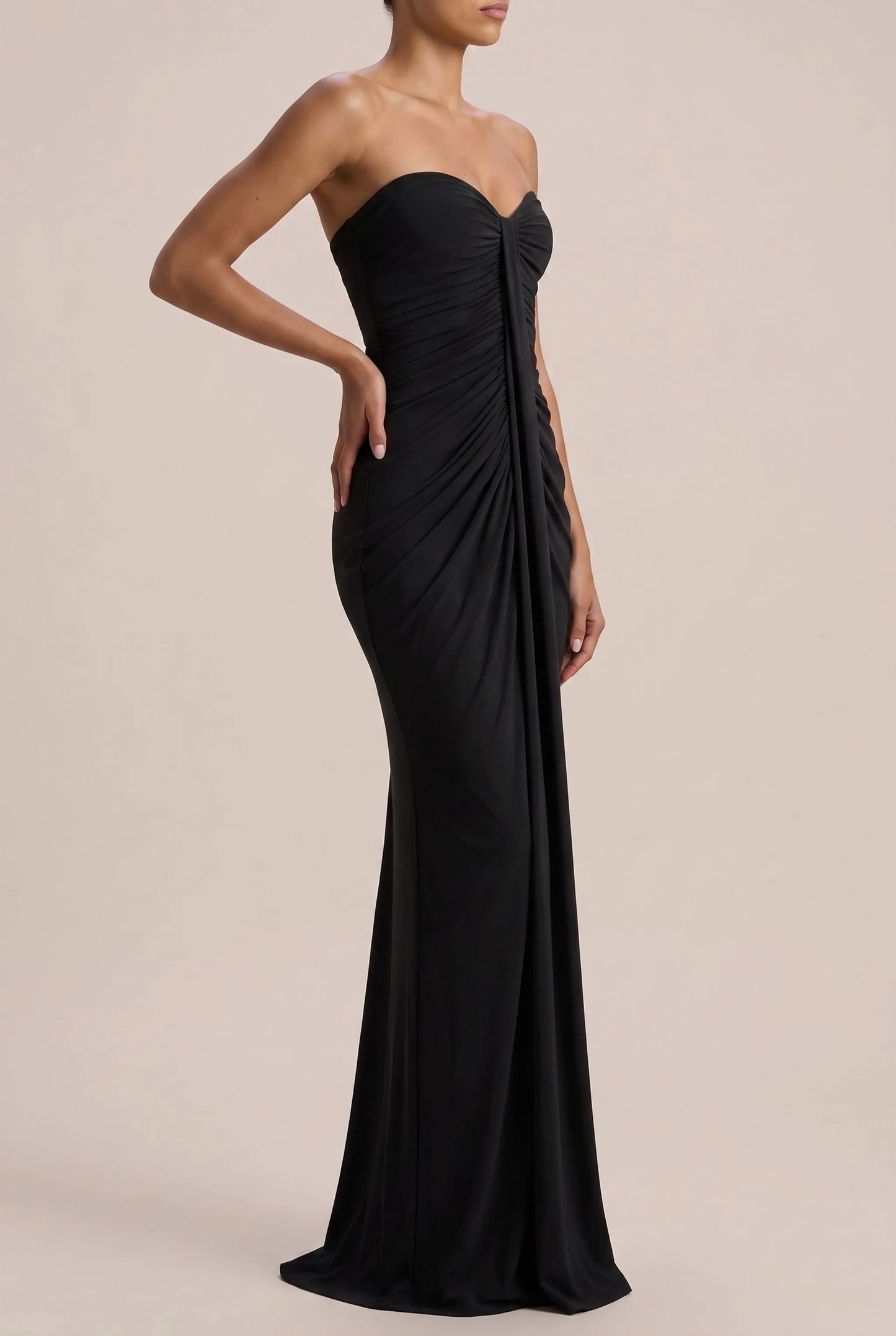 Glamoris | Figurbetontes Langes Schwarzes Abendkleid