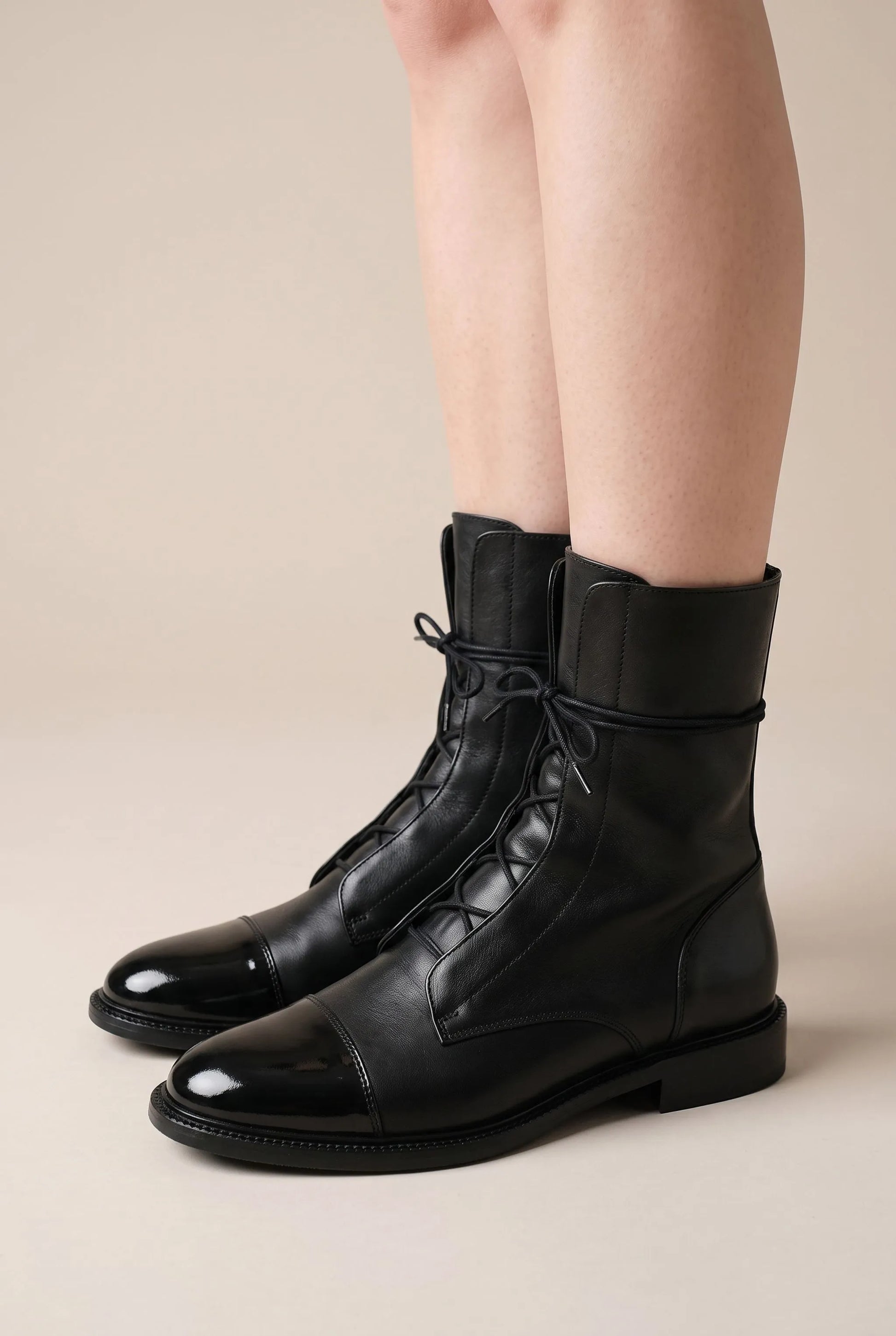 LuminaBoot | Elegante Damen Schnürstiefeletten