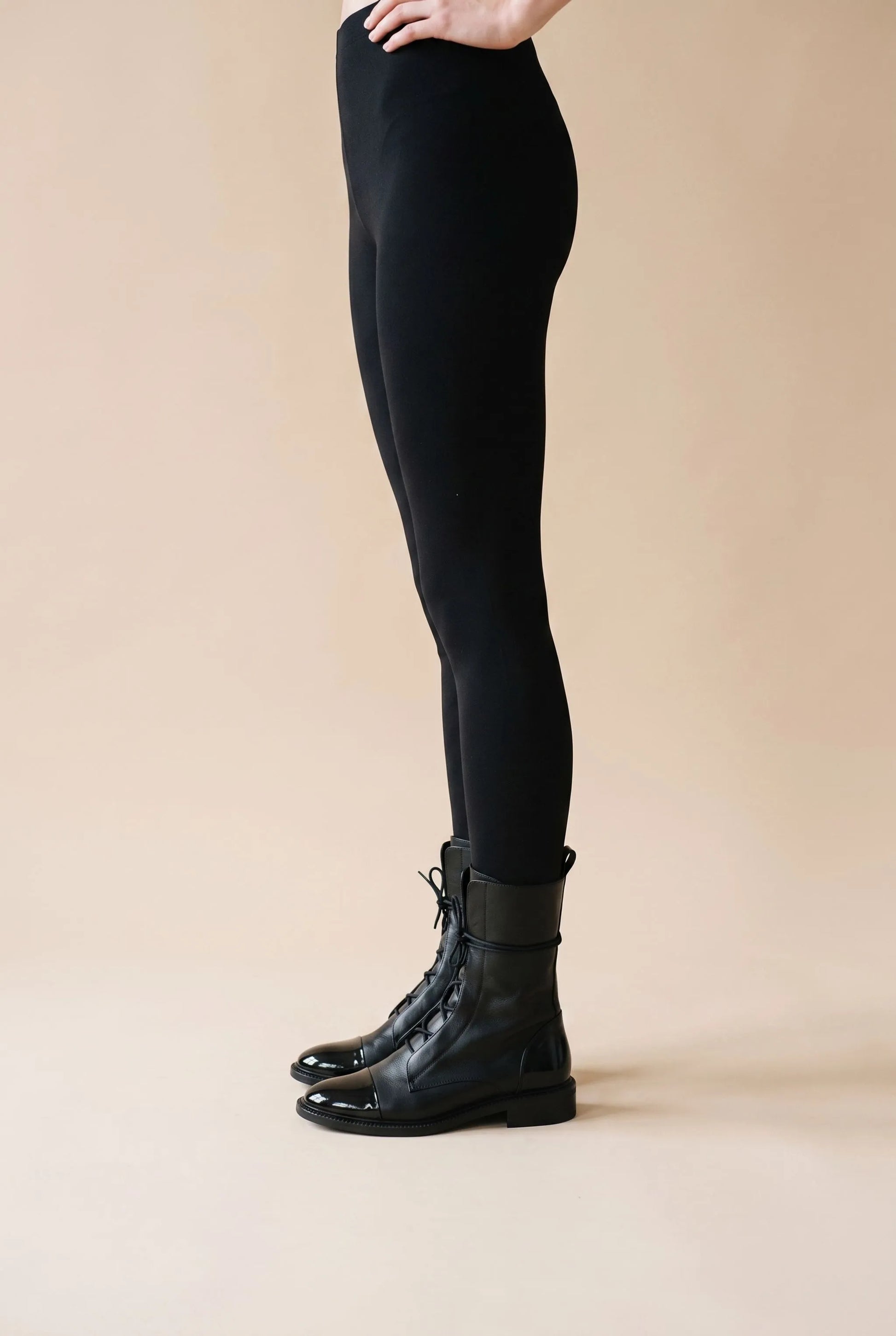 LuminaBoot | Elegante Damen Schnürstiefeletten