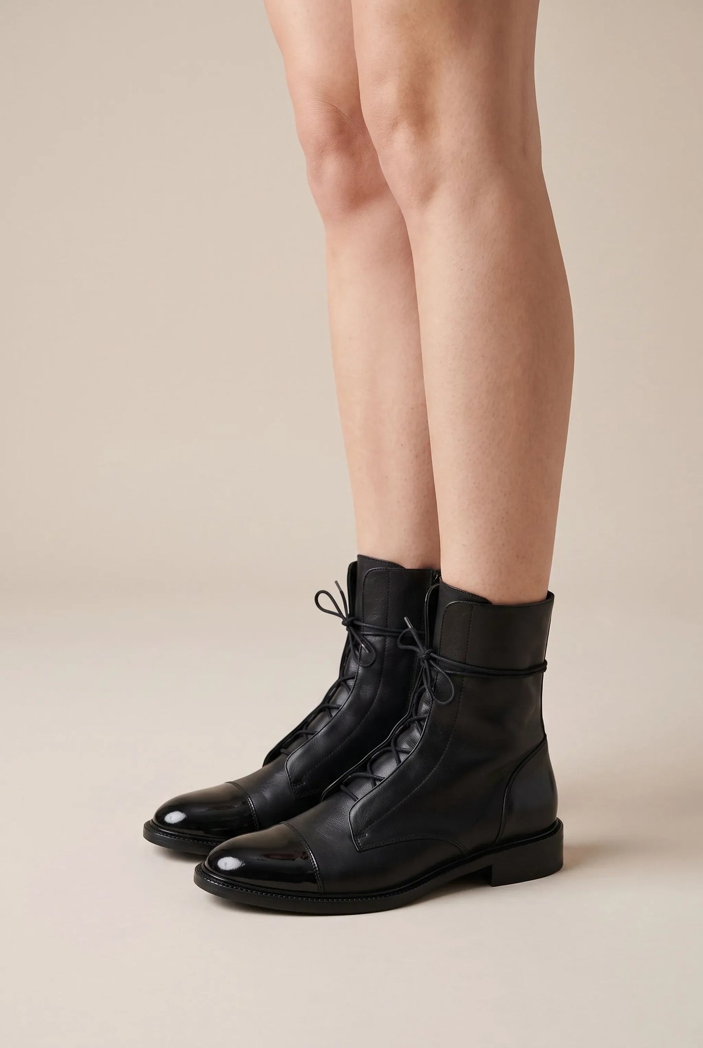 LuminaBoot | Elegante Damen Schnürstiefeletten