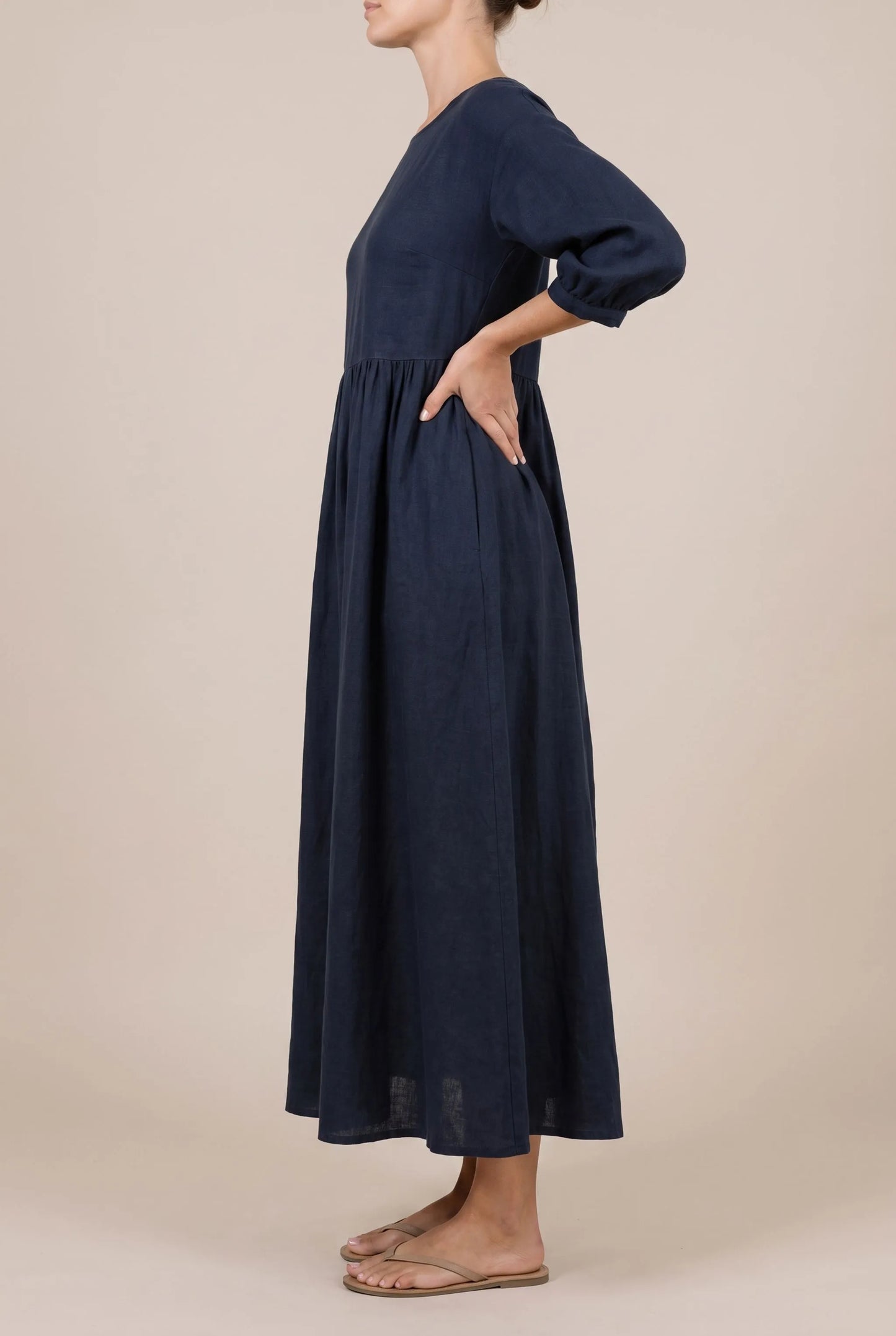 Midoria | Entspanntes Midikleid Dunkelblau