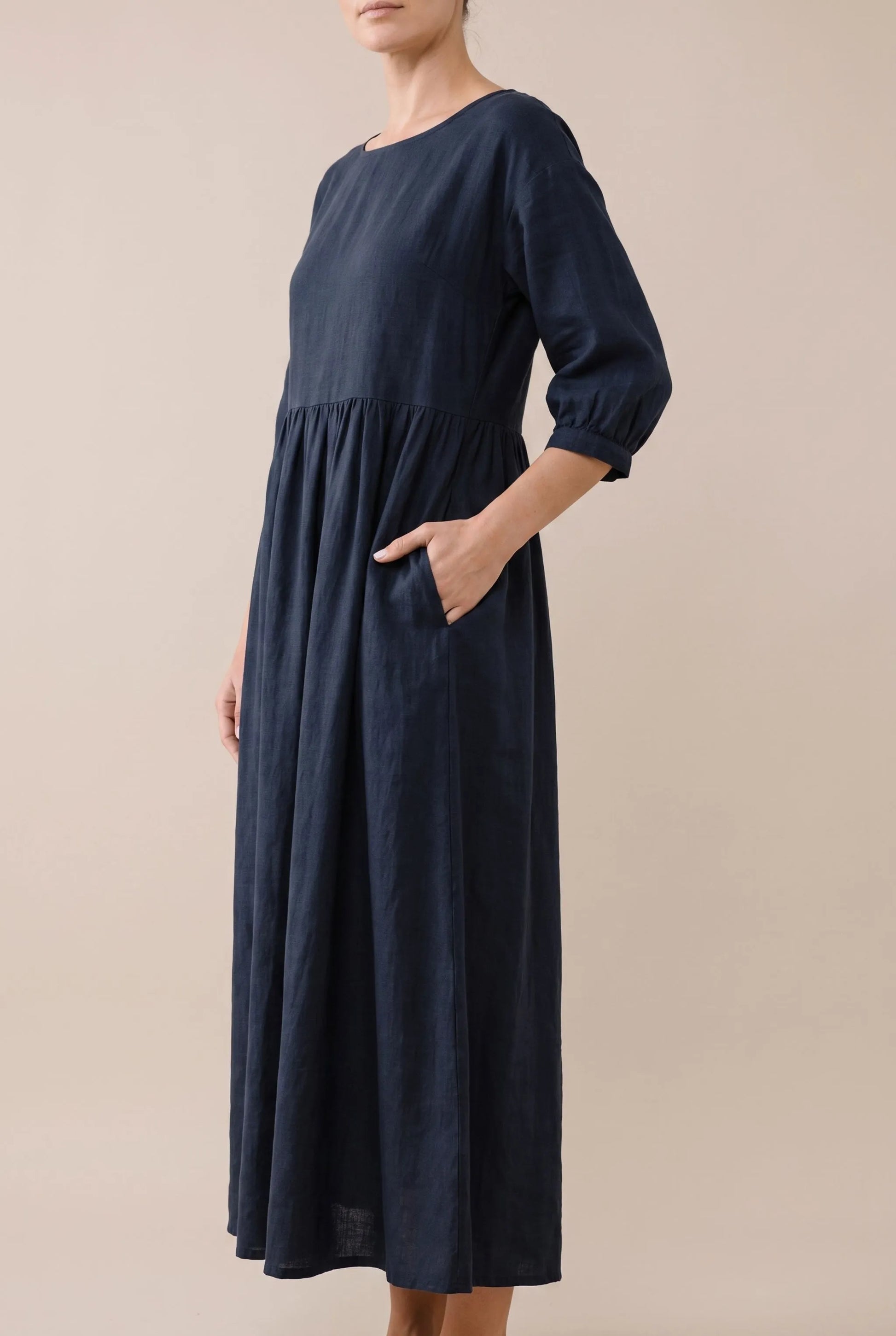 Midoria | Entspanntes Midikleid Dunkelblau