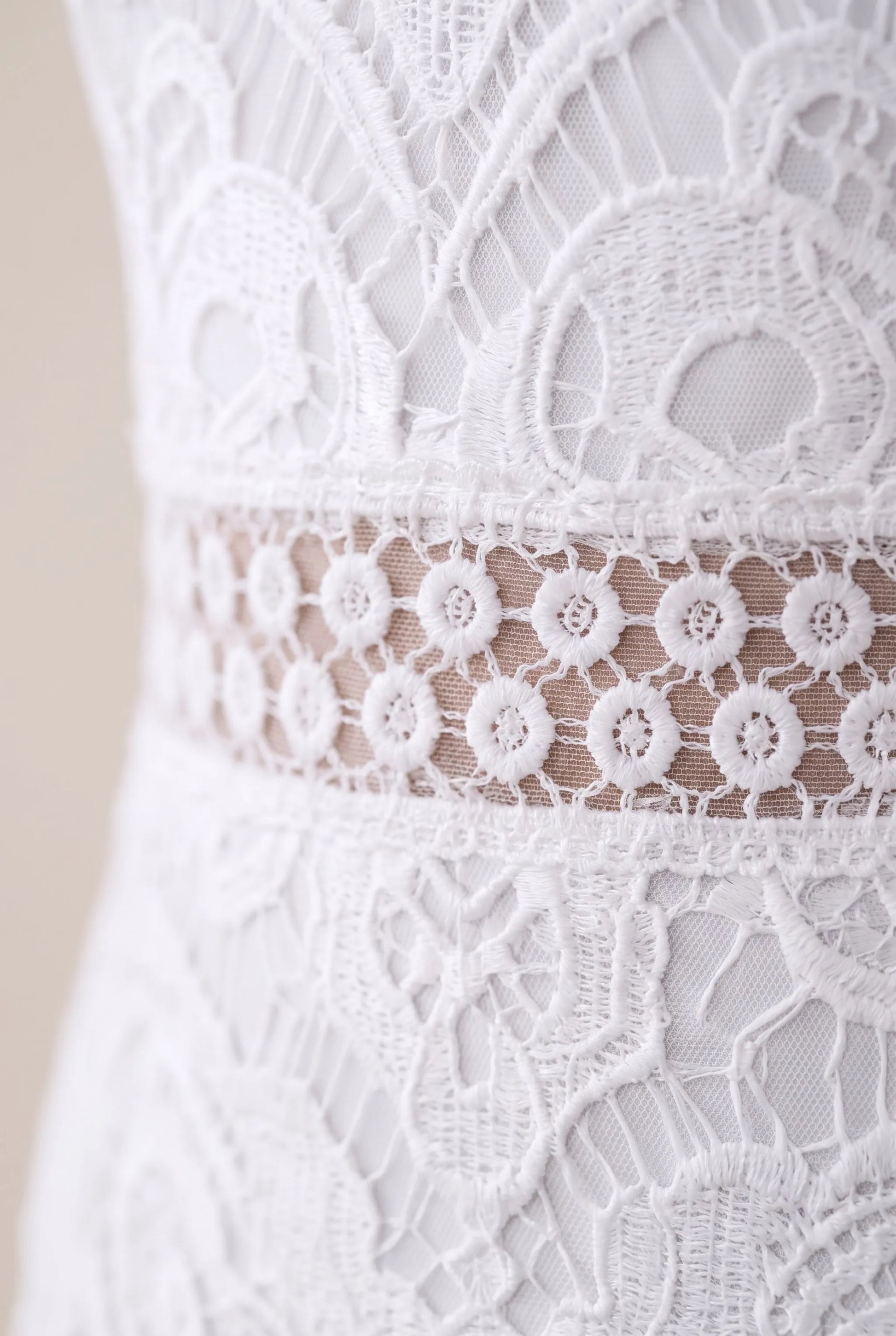 Nivesse | Weißes Langärmliges Minikleid Mit Strukturmuster
