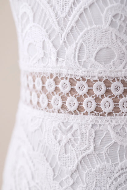 Nivesse | Weißes Langärmliges Minikleid Mit Strukturmuster