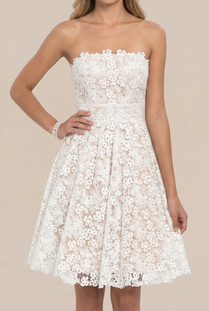 Novalia | Kurzes Trägerloses Kleid Mit Floralem Muster
