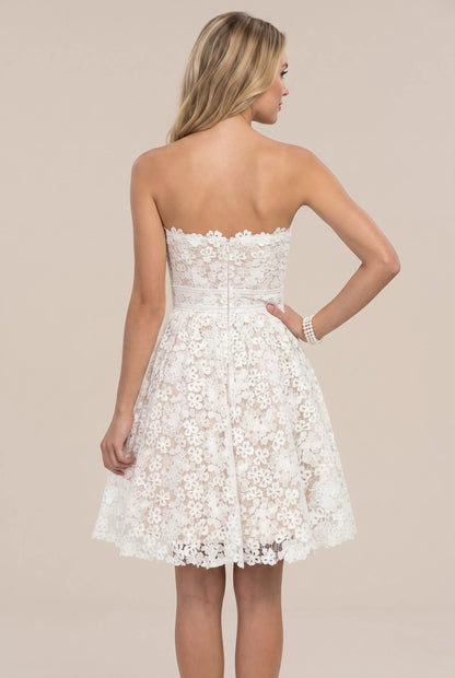 Novalia | Kurzes Trägerloses Kleid Mit Floralem Muster