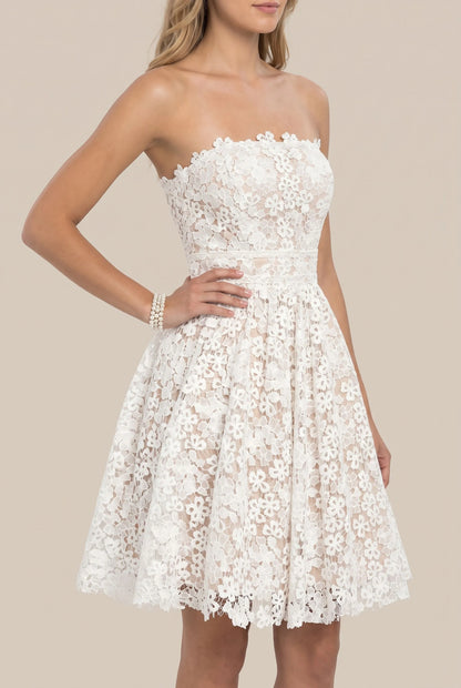 Novalia | Kurzes Trägerloses Kleid Mit Floralem Muster