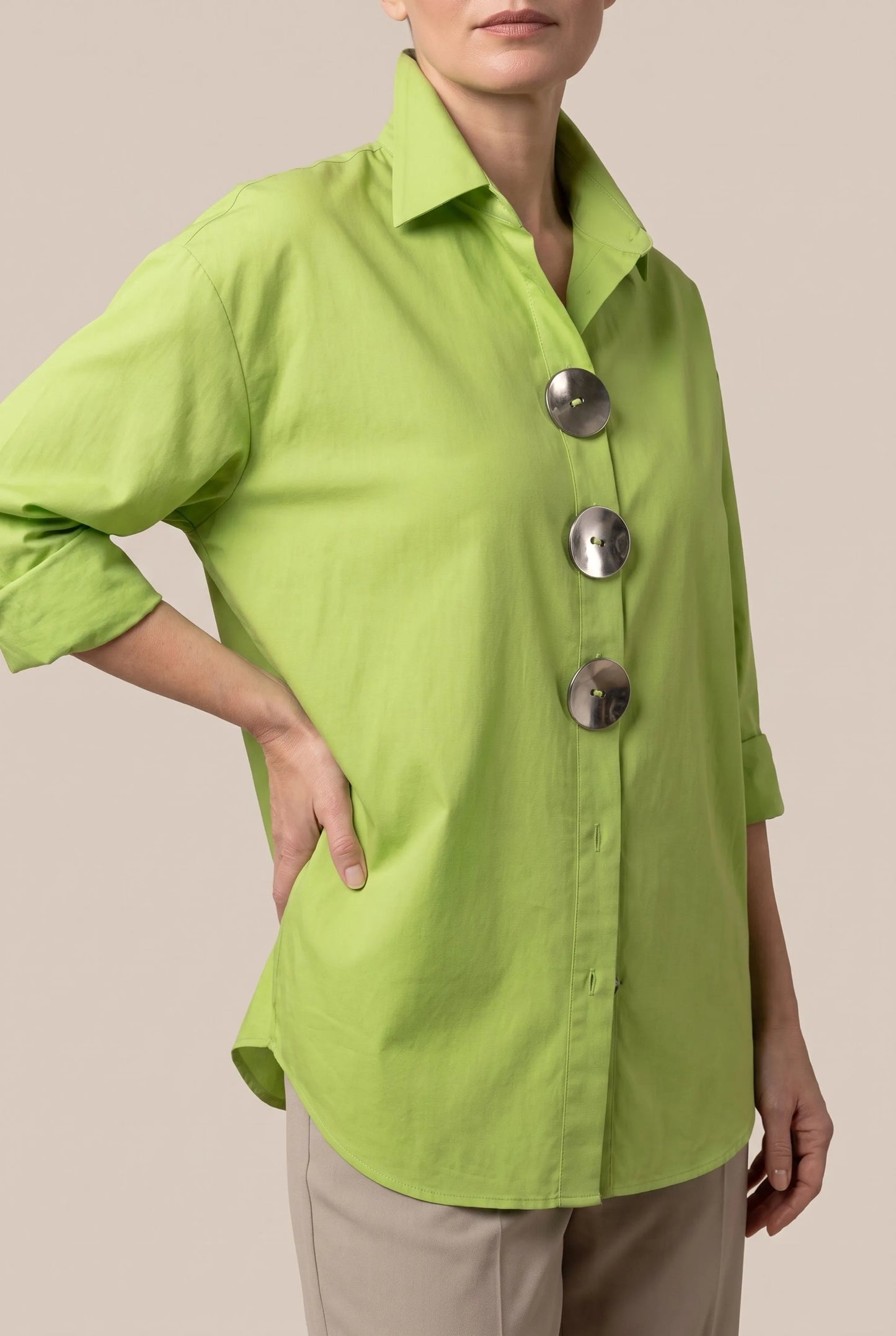 OversizeBlouse | Hellblaue Damenbluse Mit Statement-Knöpfen