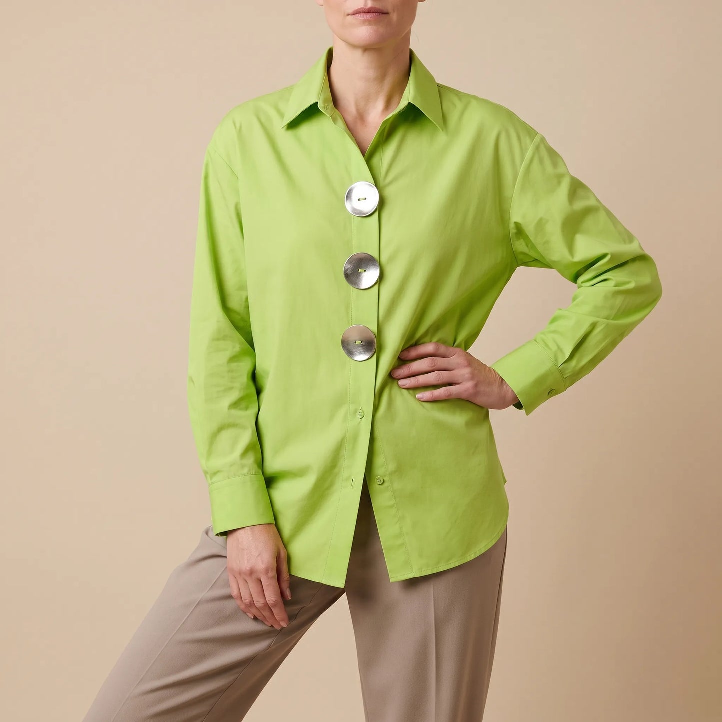 OversizeBlouse | Hellblaue Damenbluse Mit Statement-Knöpfen