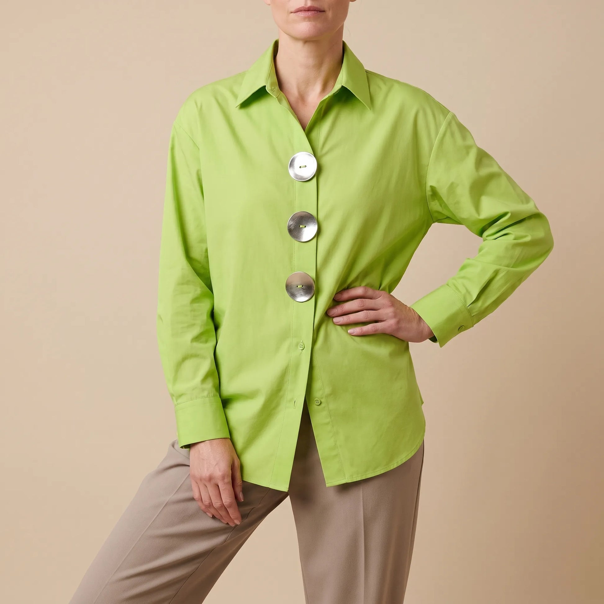 OversizeBlouse | Hellblaue Damenbluse Mit Statement-Knöpfen