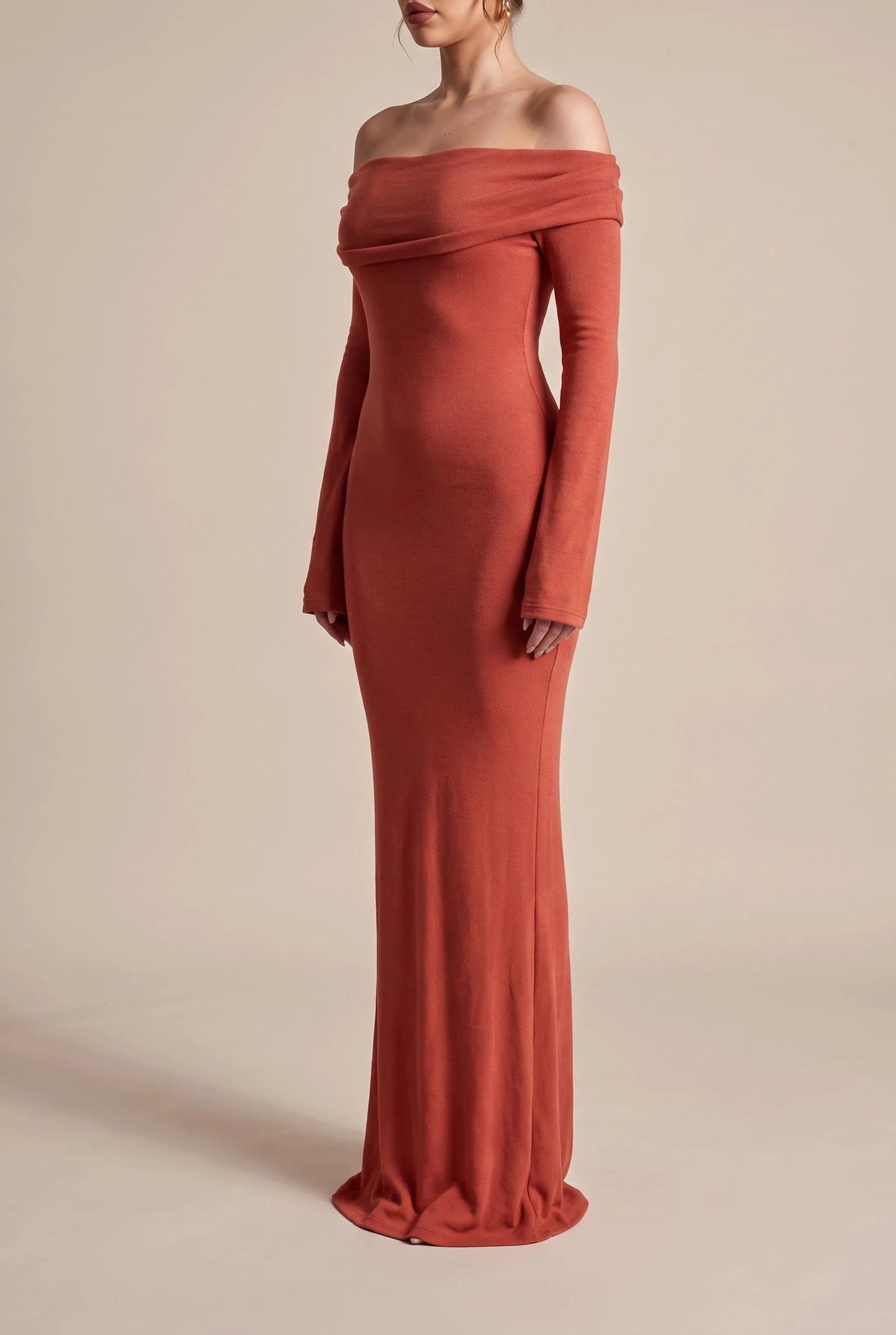 Ravena | Langes Schulterfreies Abendkleid Mit Ärmeln
