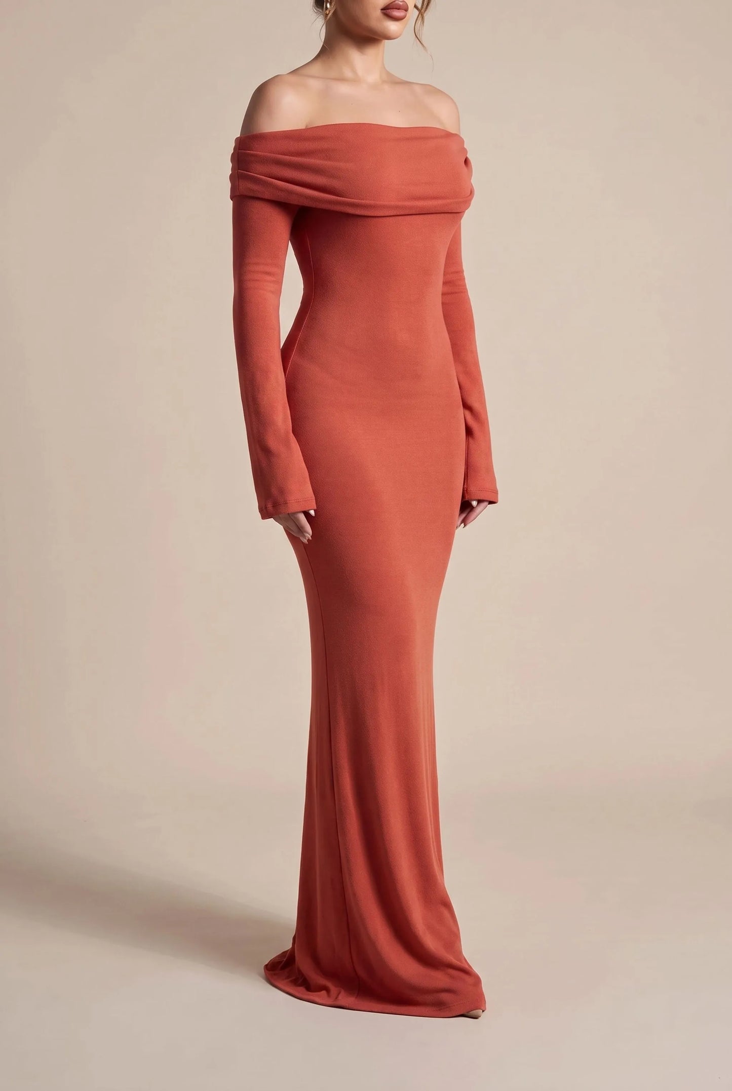 Ravena | Langes Schulterfreies Abendkleid Mit Ärmeln