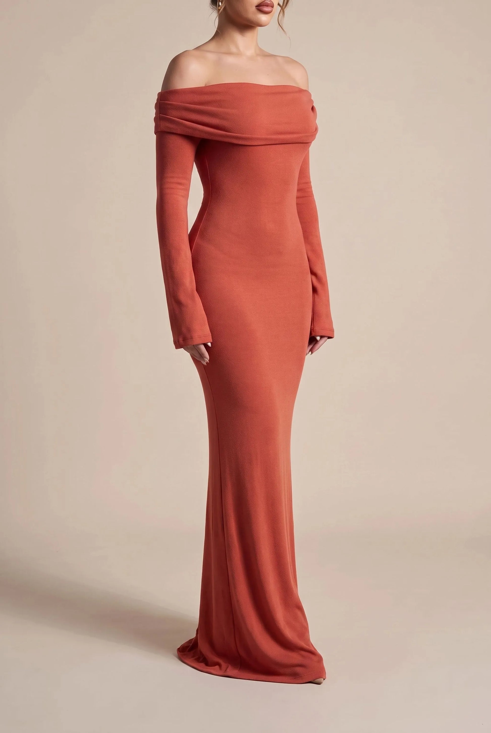 Ravena | Langes Schulterfreies Abendkleid Mit Ärmeln