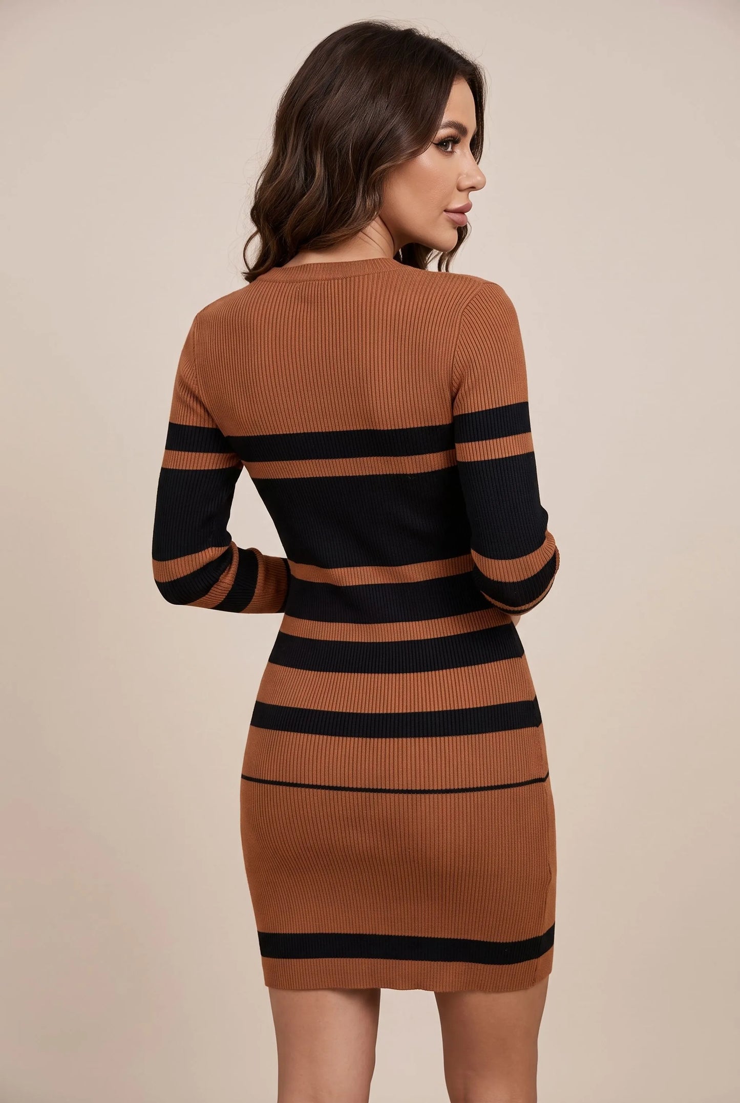 Renvora | Körperbetontes Gestreiftes Strickkleid