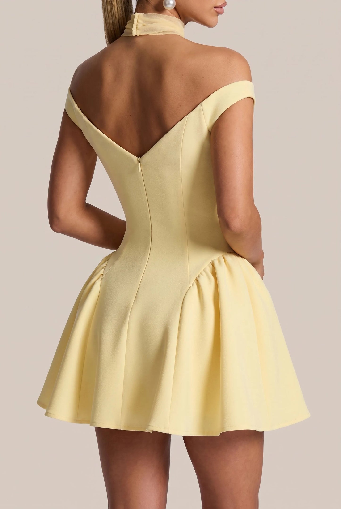 Rouvia | Elegantes Rückenfreies Minikleid Für Damen