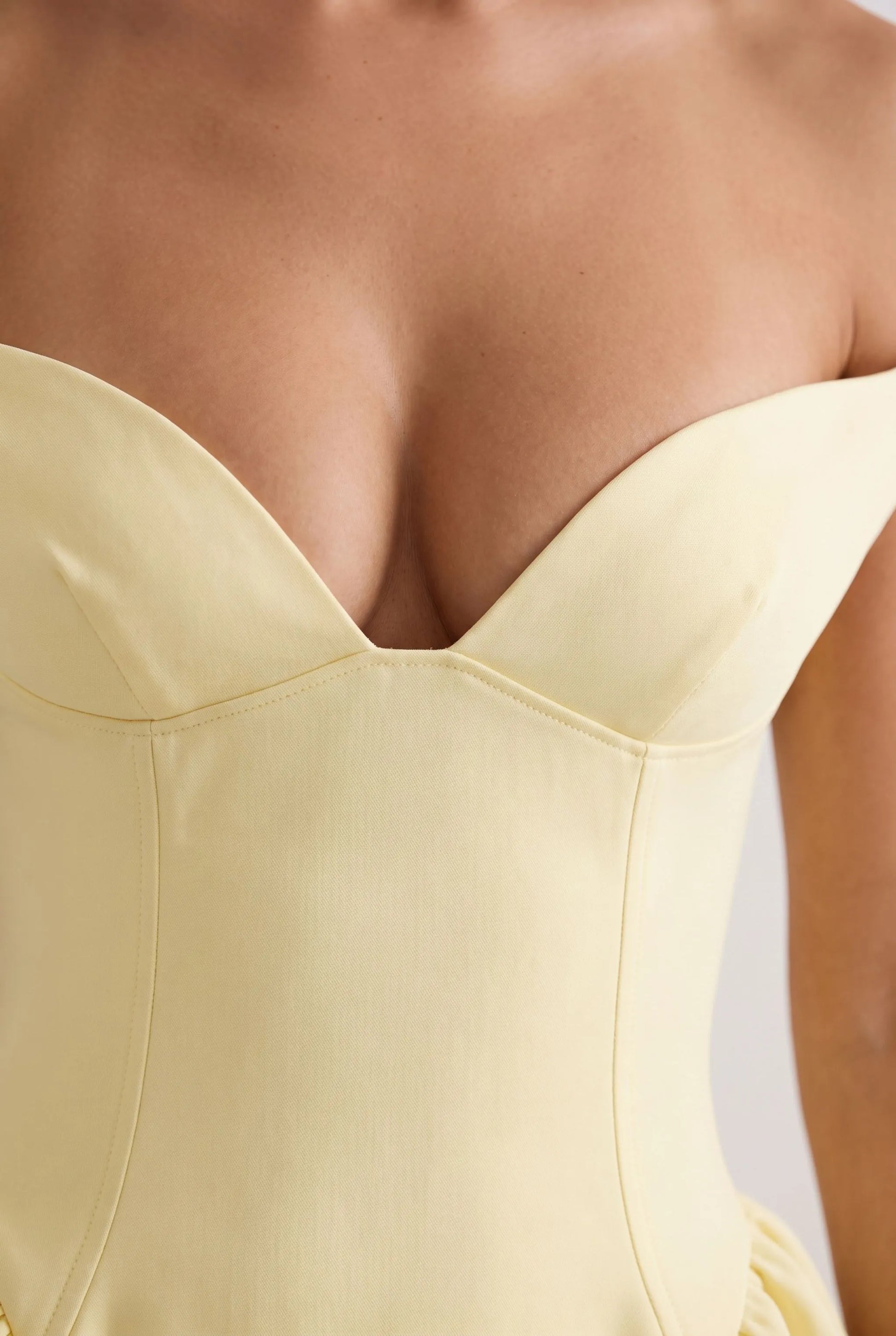 Rouvia | Elegantes Rückenfreies Minikleid Für Damen