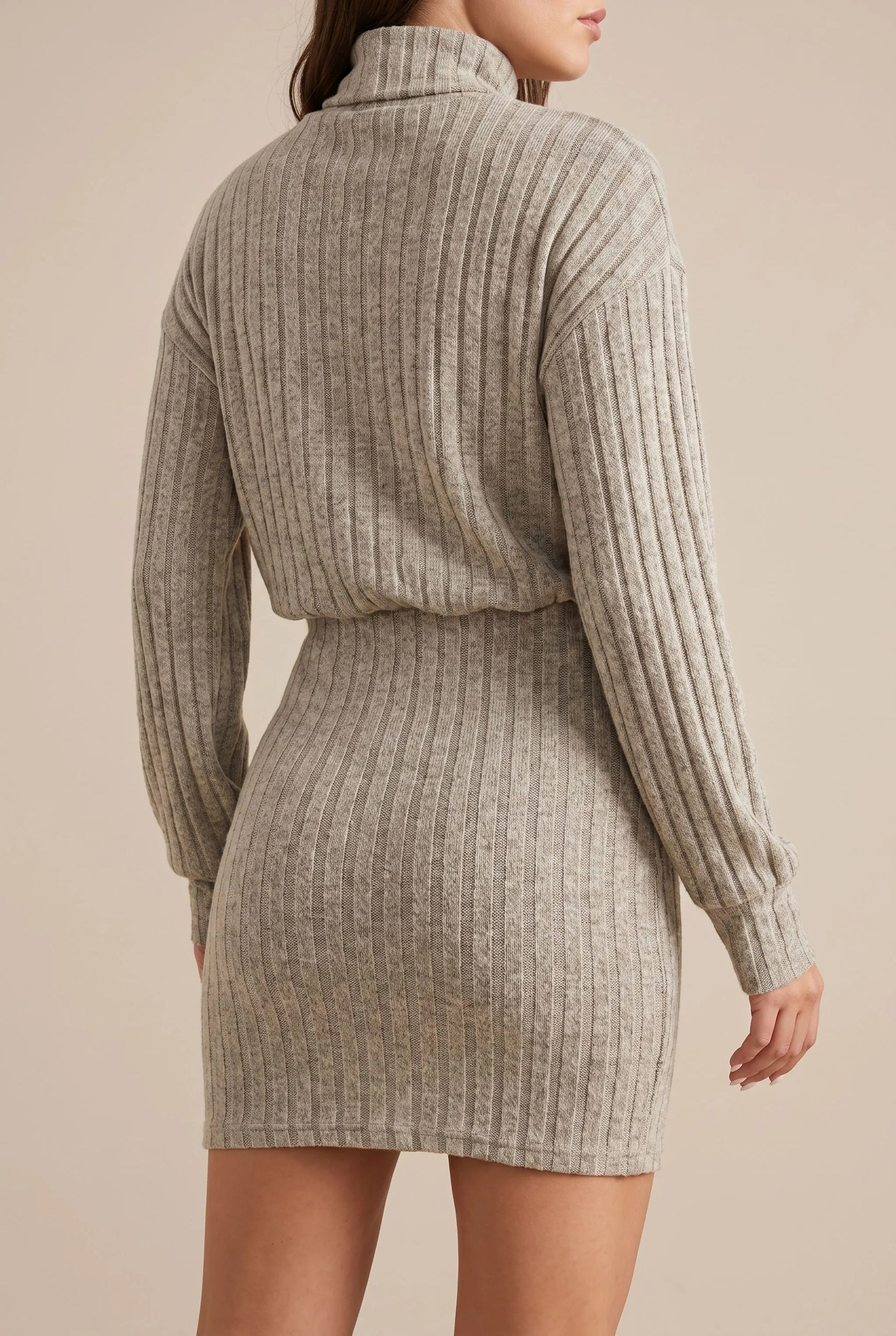 Ruvelia | Körperbetontes Rollkragen Strickkleid Für Damen