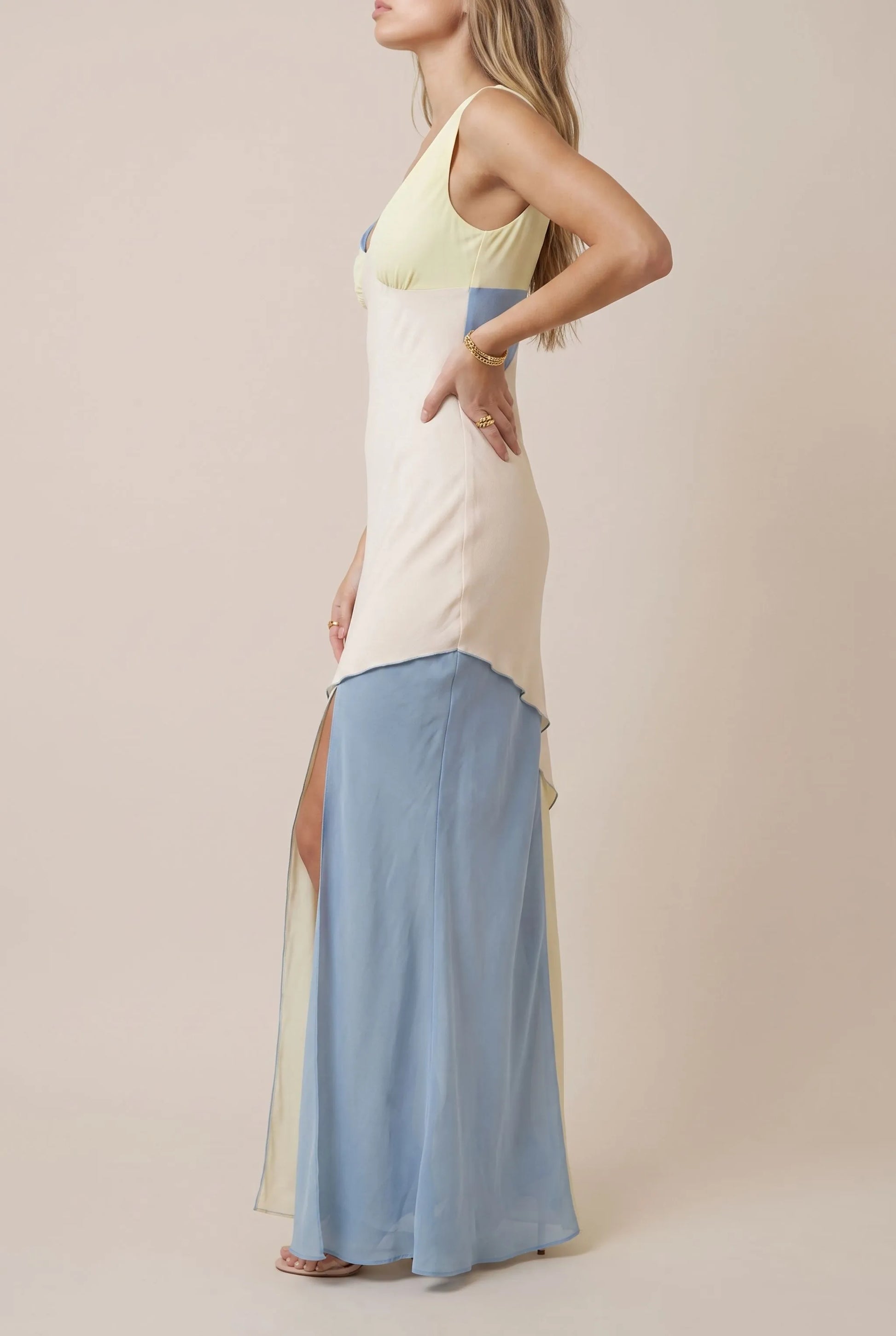 Solenis | Elegantes Maxikleid Mit Asymmetrischem Ausschnitt