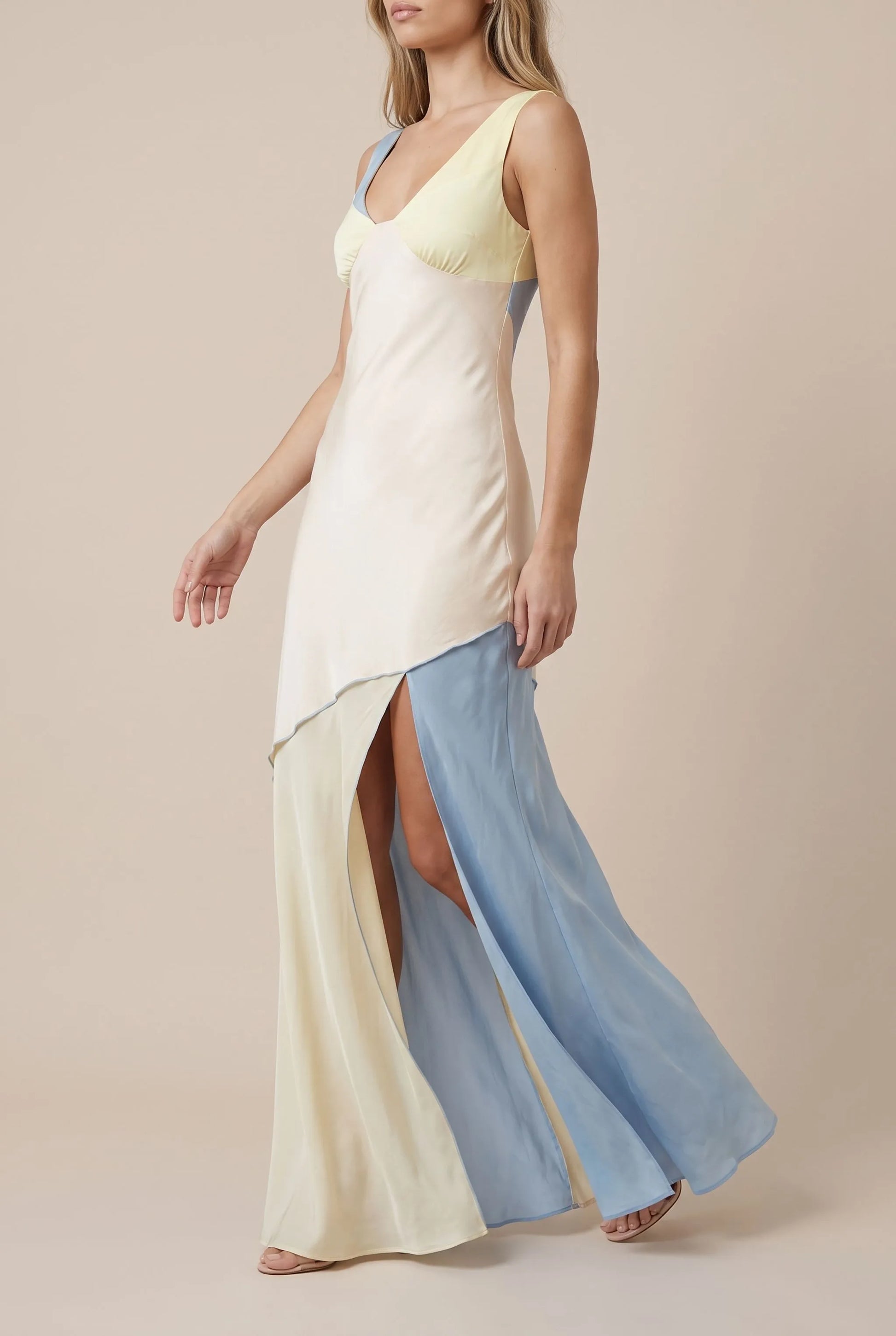 Solenis | Elegantes Maxikleid Mit Asymmetrischem Ausschnitt