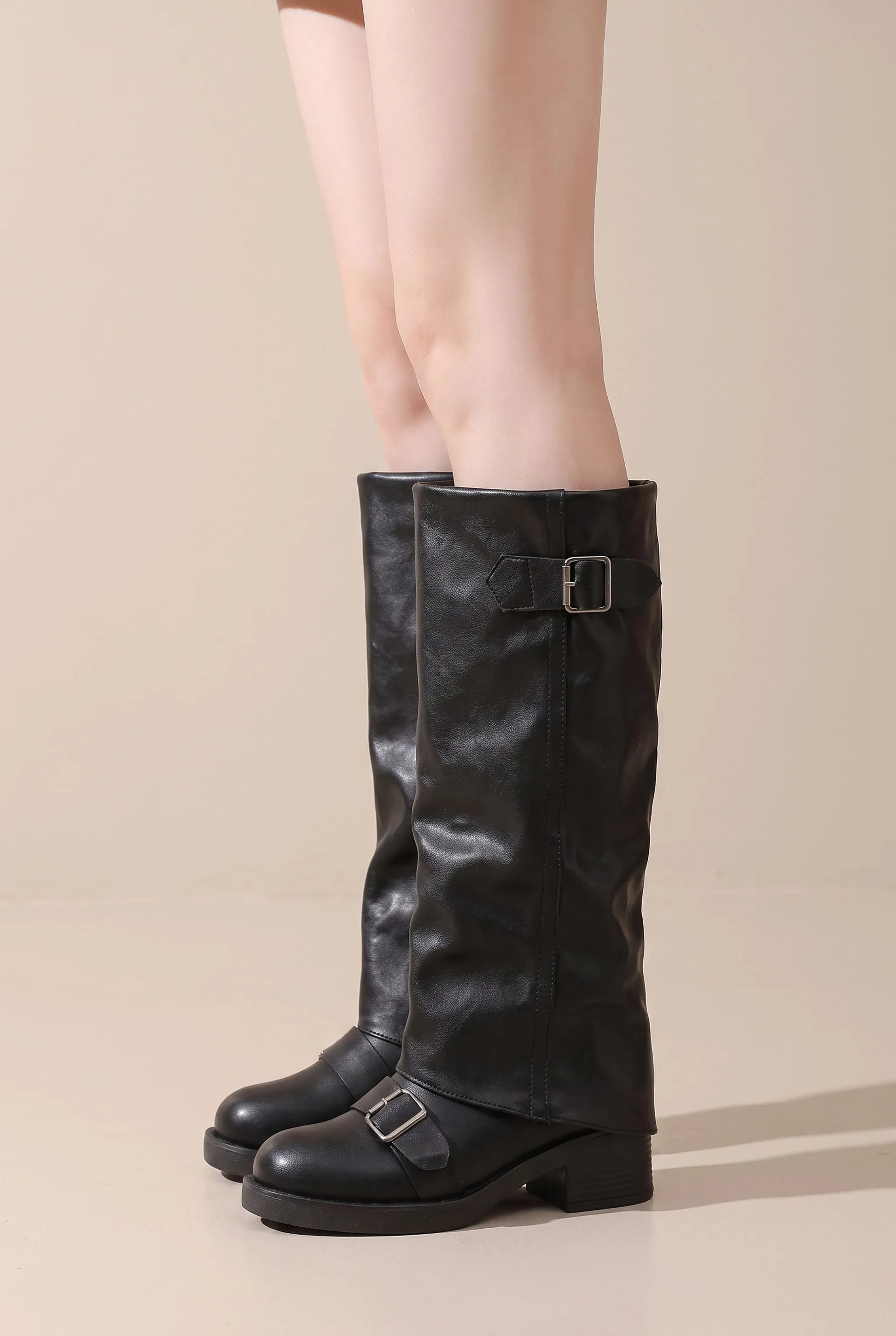 Straptoe | Braune Damenstiefel Mit Markanten Schnallendetails