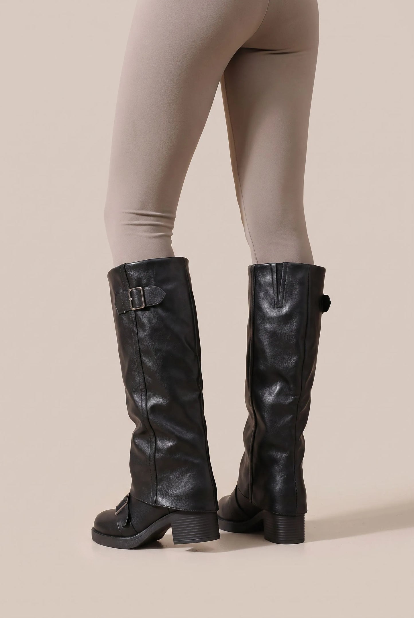 Straptoe | Braune Damenstiefel Mit Markanten Schnallendetails