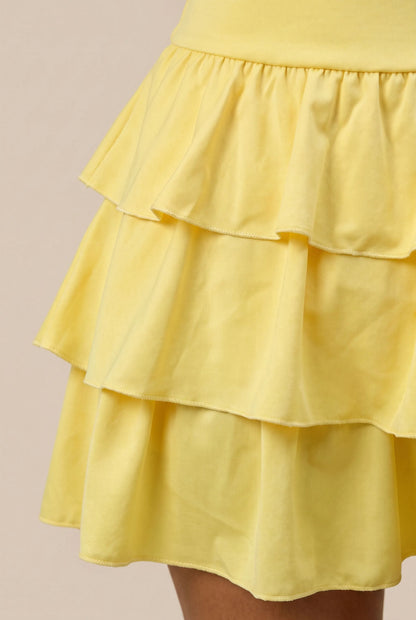 Sunvibe | Rückenfreies Gelbes Sommerkleid Mit Stufenrock
