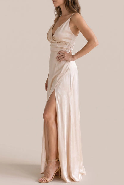 Sylvane | Langes Fließendes Abendkleid Mit Beinschlitz