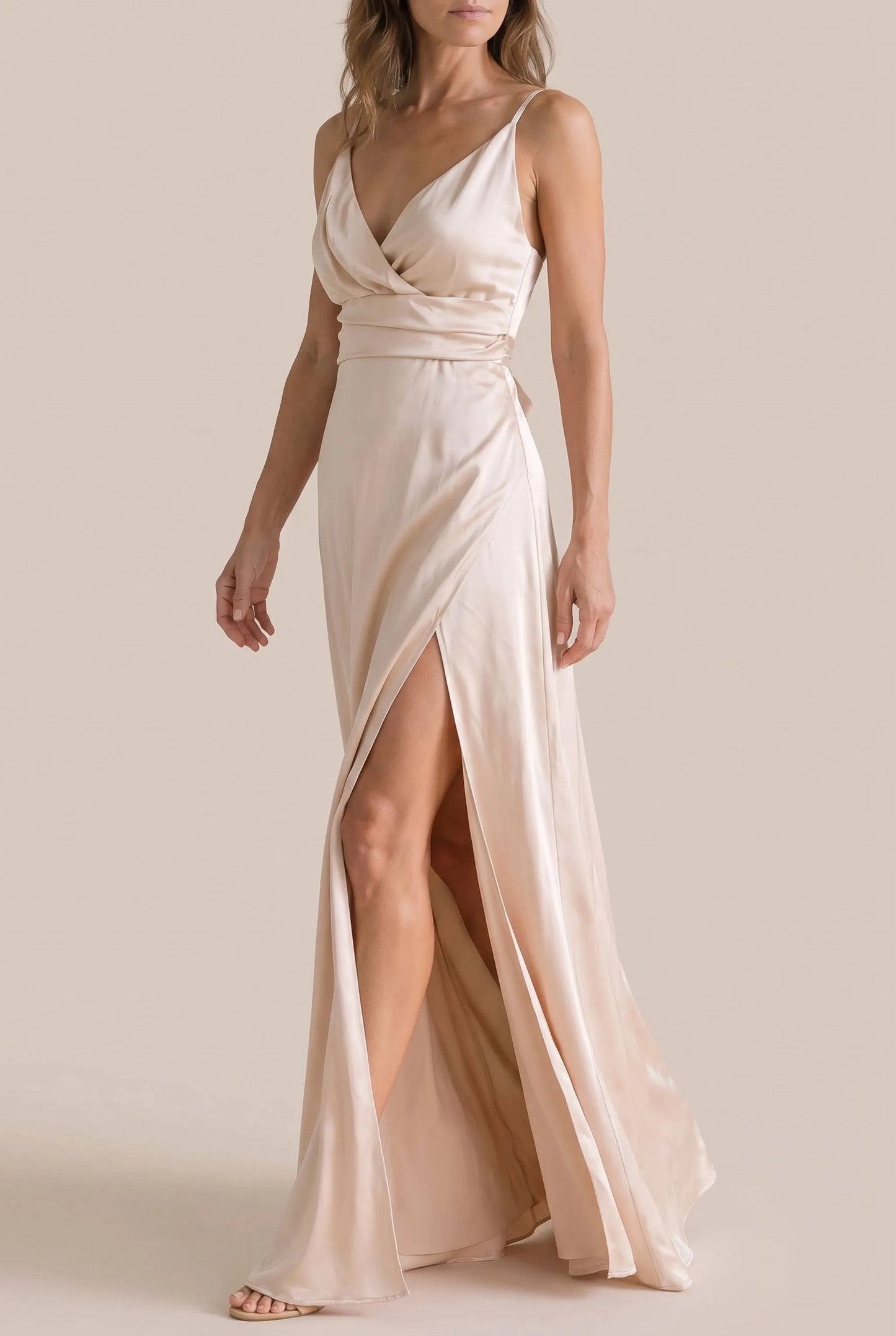 Sylvane | Langes Fließendes Abendkleid Mit Beinschlitz