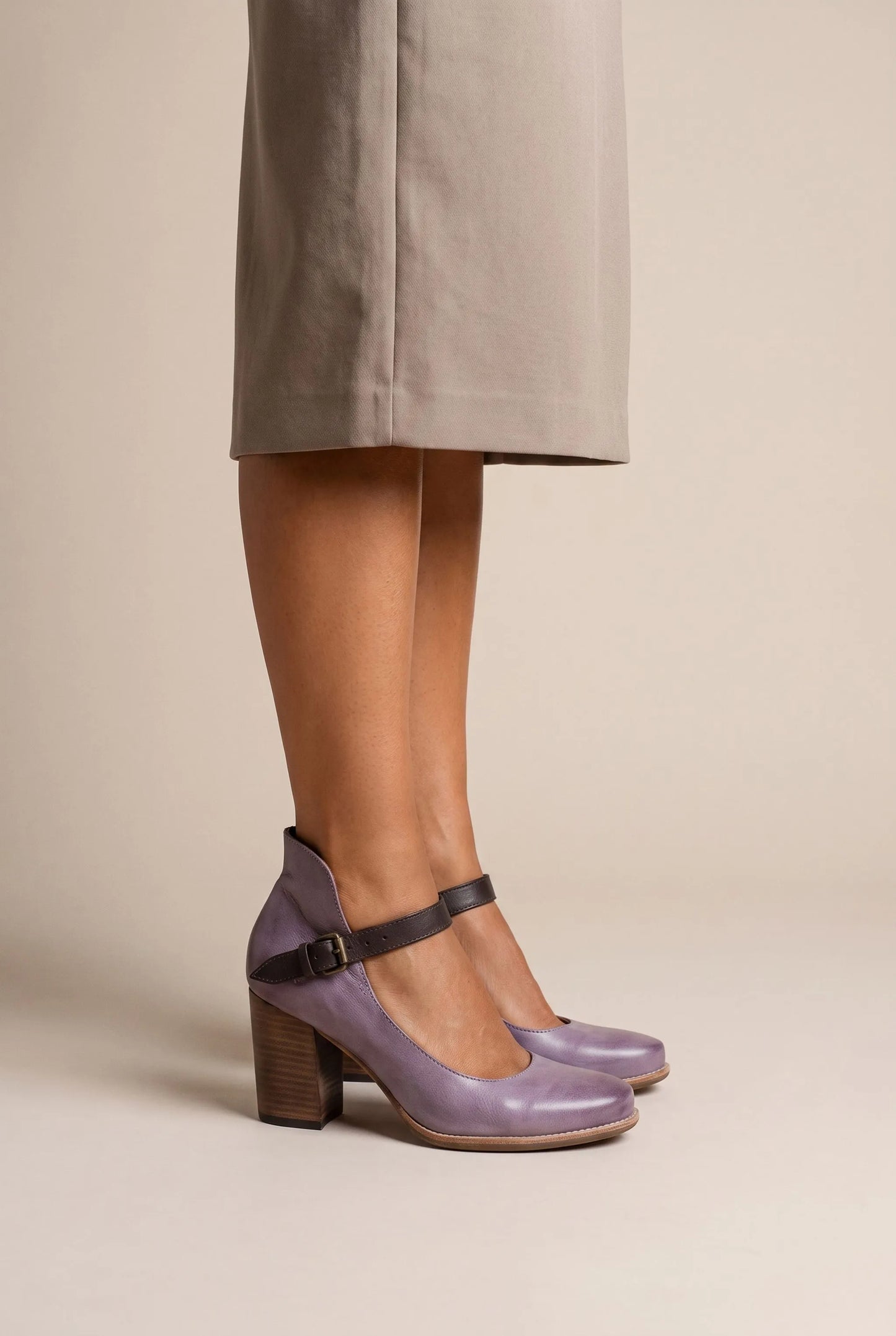 Taryna | Zweifarbige Pumps Mit Asymmetrischem Schnitt