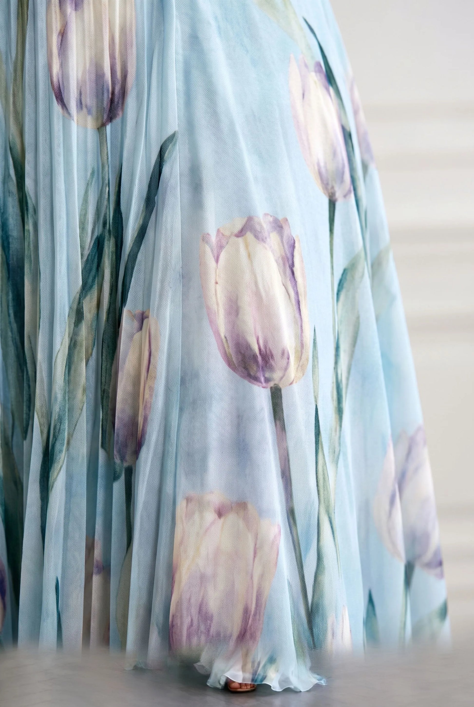 Tulania | Bodenlanges Abendkleid Mit Tiefem V-Ausschnitt