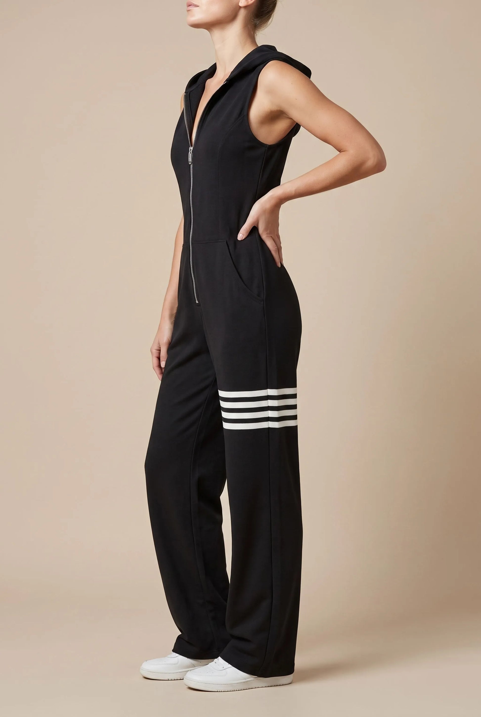 Valura | Ärmelloser Sport Jumpsuit Im Retro-Stil