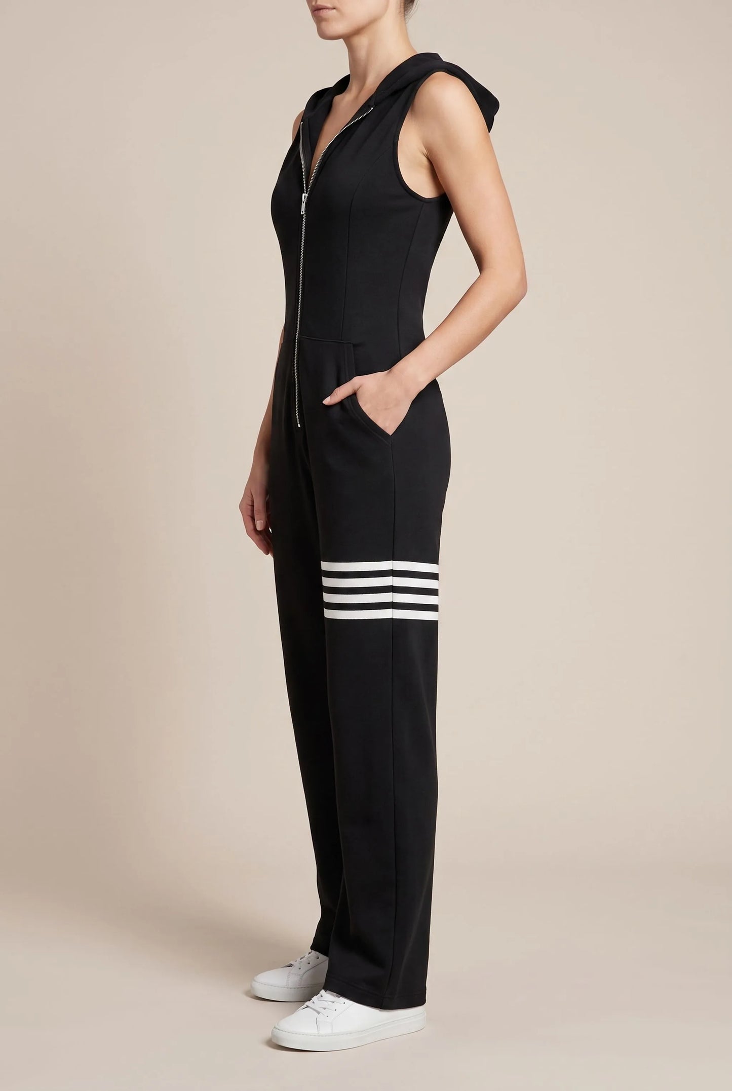 Valura | Ärmelloser Sport Jumpsuit Im Retro-Stil