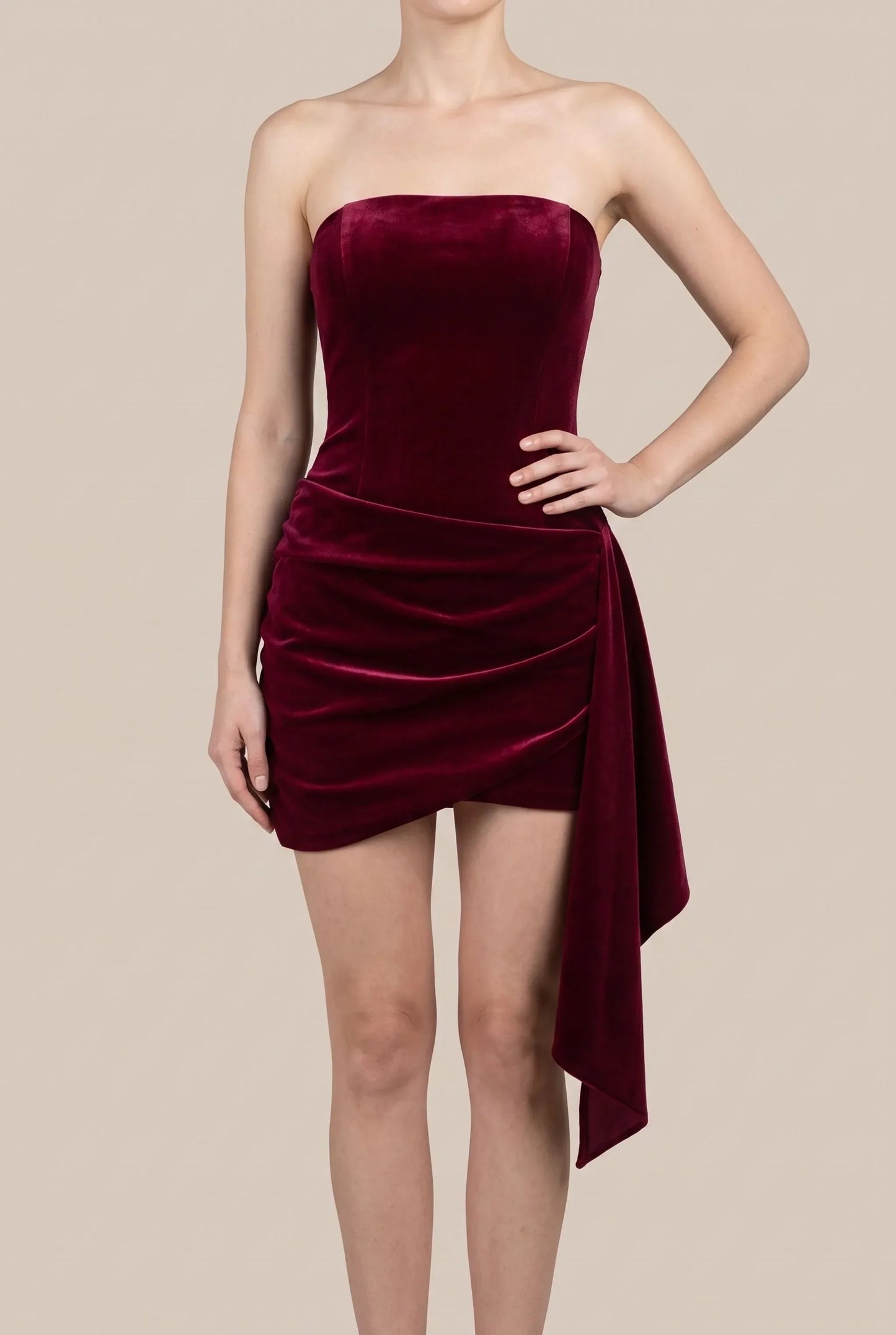Valuria | Trägerloses Asymmetrisches Minikleid