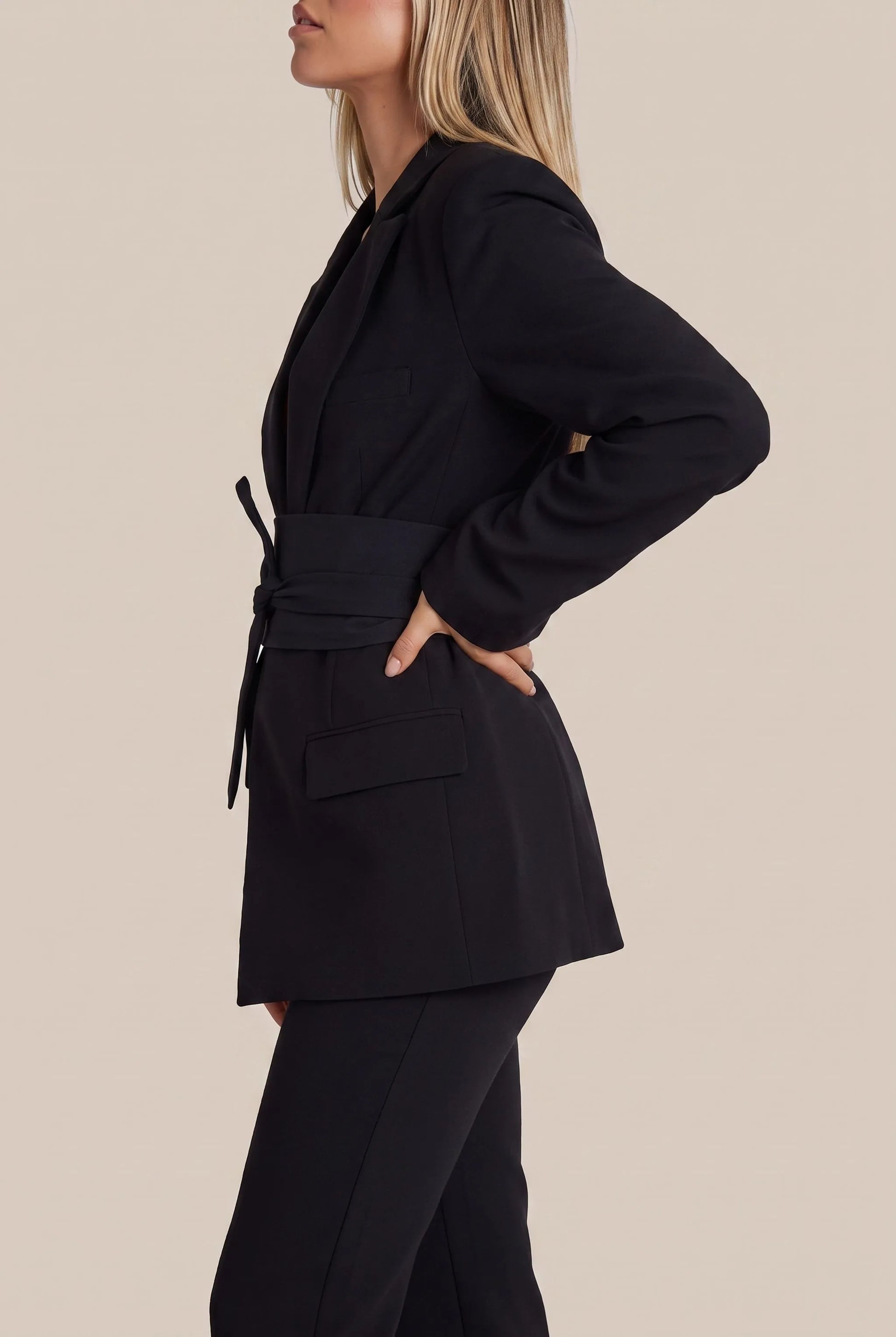 VelaTalia | Sportlich Eleganter Damenblazer Mit Bindegürtel