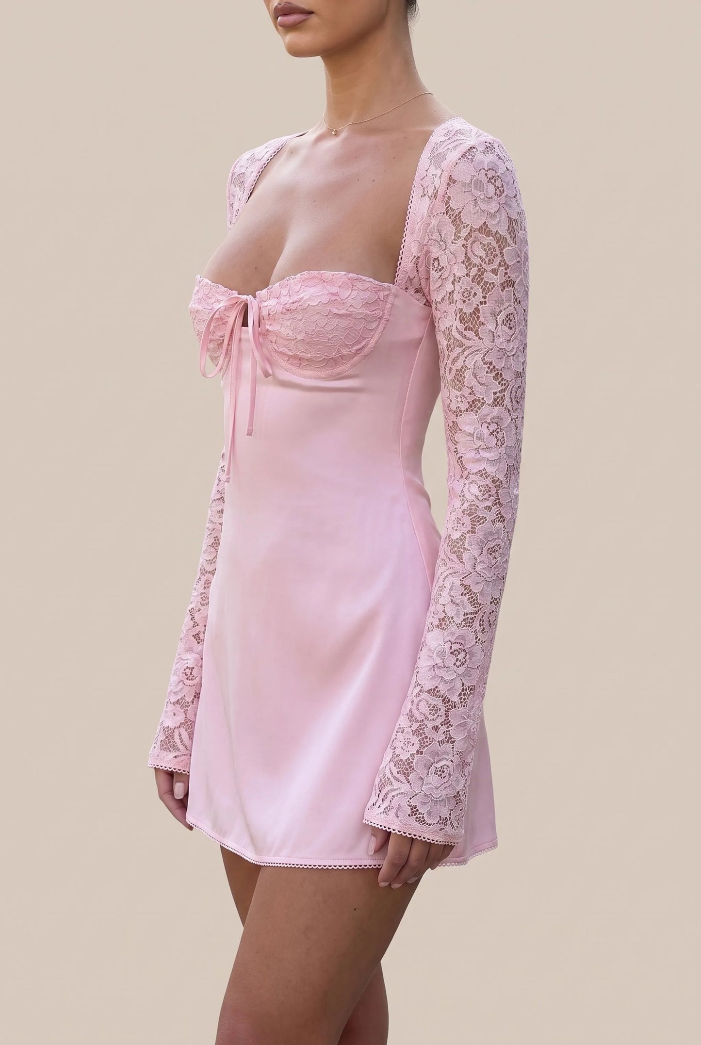 Vessia | Elegantes Minikleid Mit Langen Ärmeln