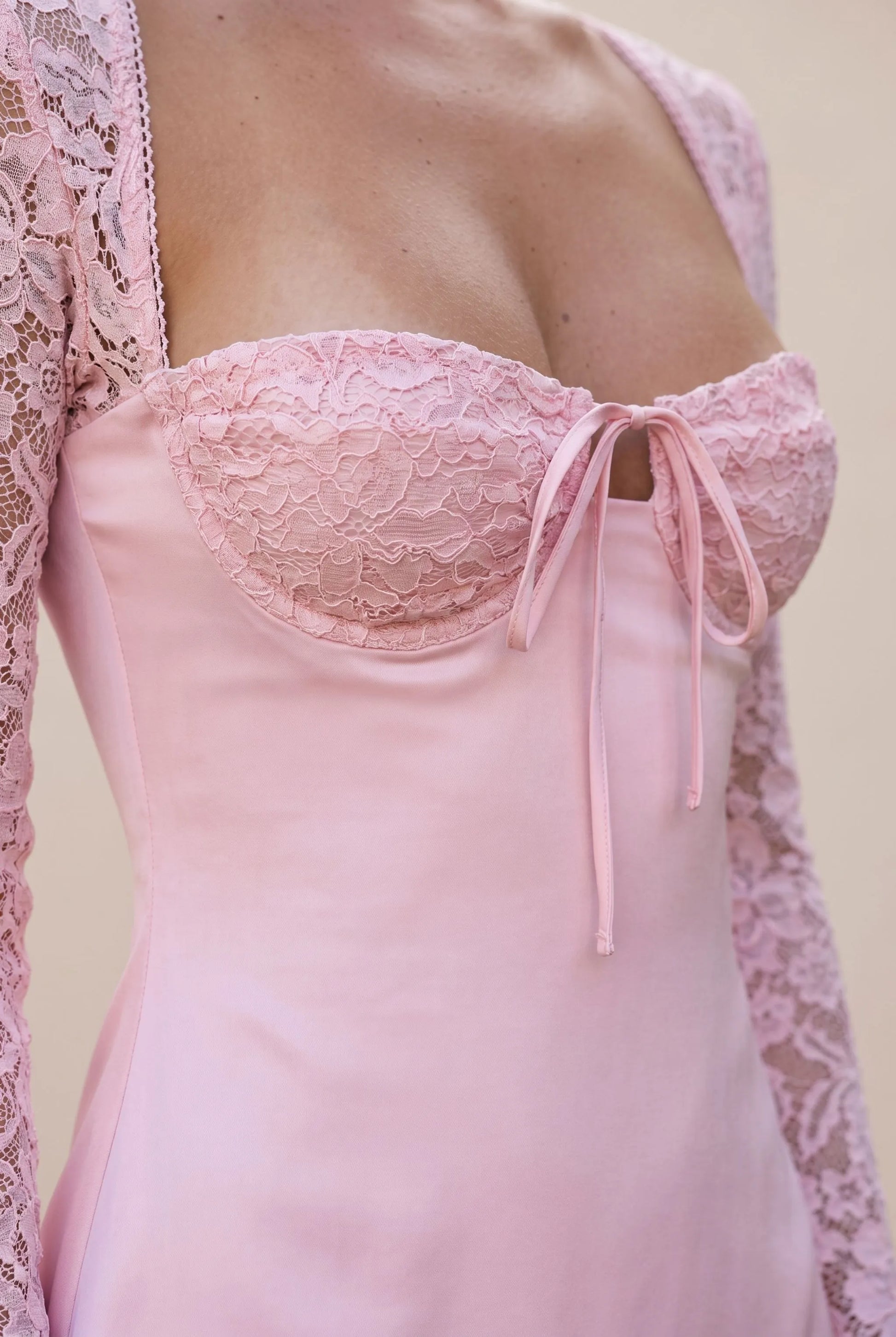 Vessia | Elegantes Minikleid Mit Langen Ärmeln