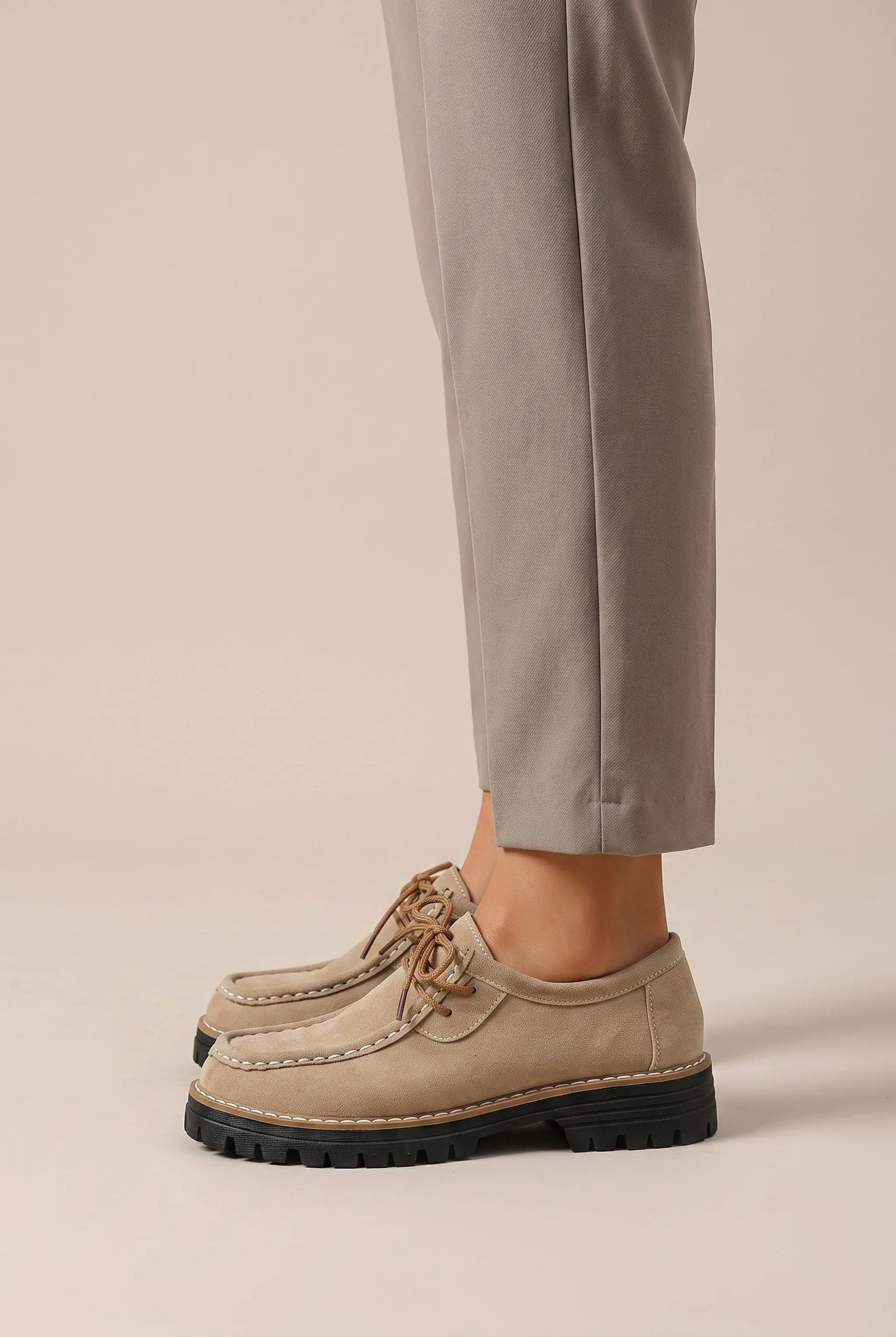 Walkora | Flache Schnürschuhe Für Damen Mit Profilsohle