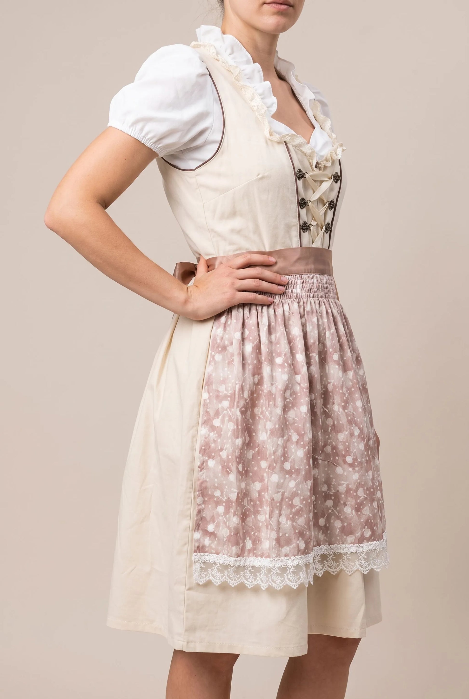 WiesnStyle | Traditionelles Dirndl Mit Schürze