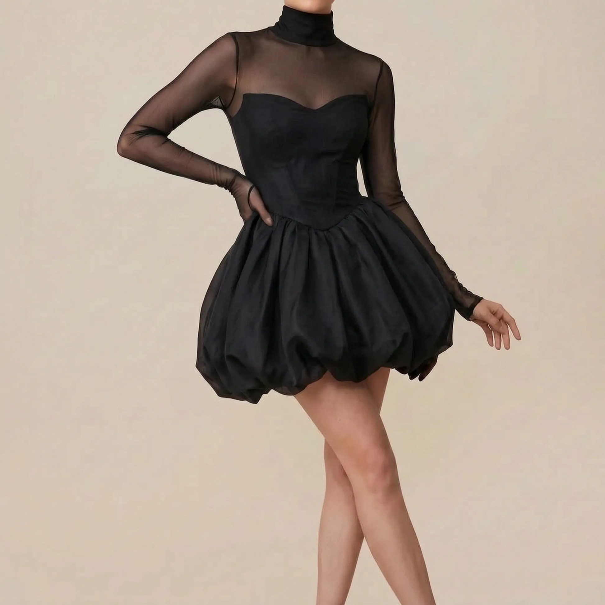 Zendira | Kurzes Schwarzes Kleid Mit Langen Ärmeln