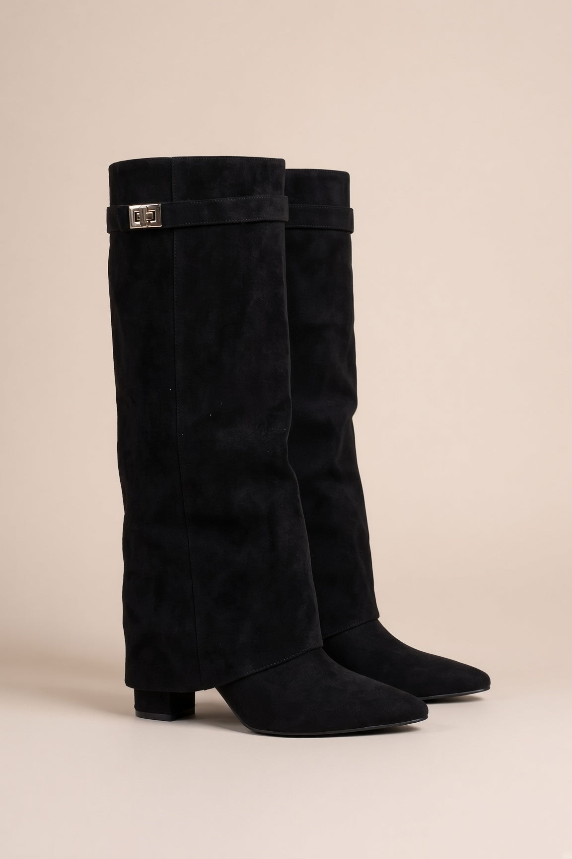 NovaBoot | Flache Kniehohe Stiefel Mit Umschlag